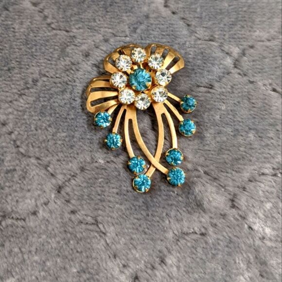 Jewelry - Vintage 50's Teal Blue & Clear Rhinestone Floral Spray Brooche